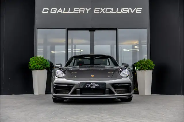 Porsche 911 view 2