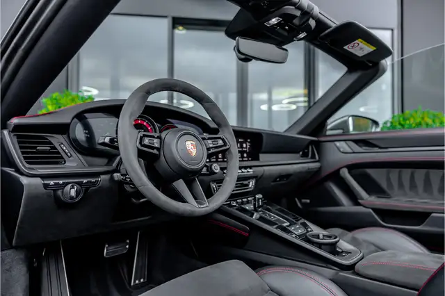 Porsche 911 view 10