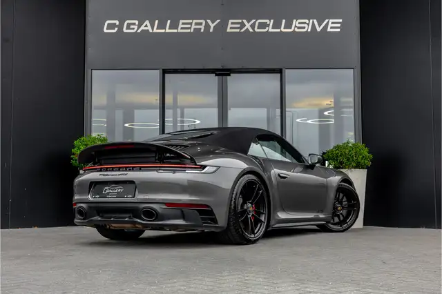 Porsche 911 view 9