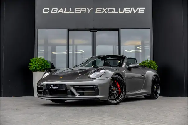 Porsche 911 view 3