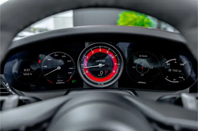 Porsche 911 view 13