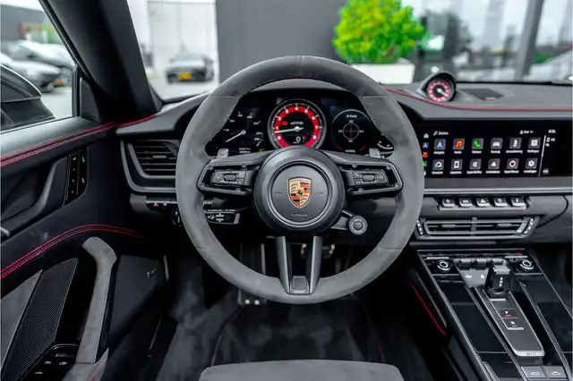 Porsche 911 view 12