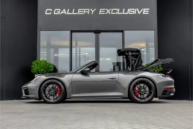 Porsche 911 view 5