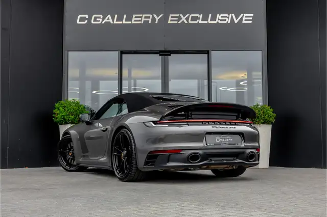Porsche 911 view 7