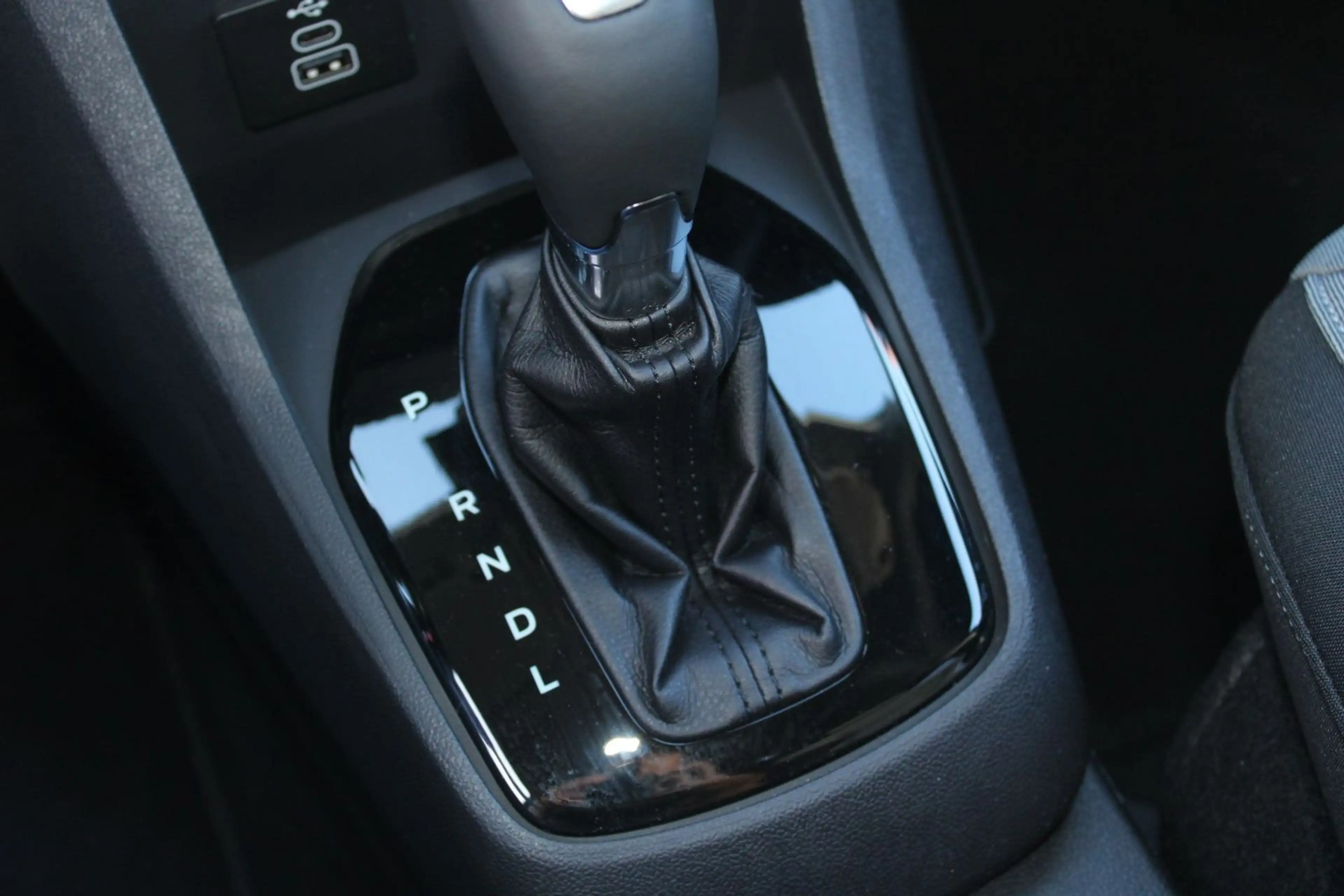 Ford Tourneo Courier Titanium Automatik - Winter-Pake — photo 12