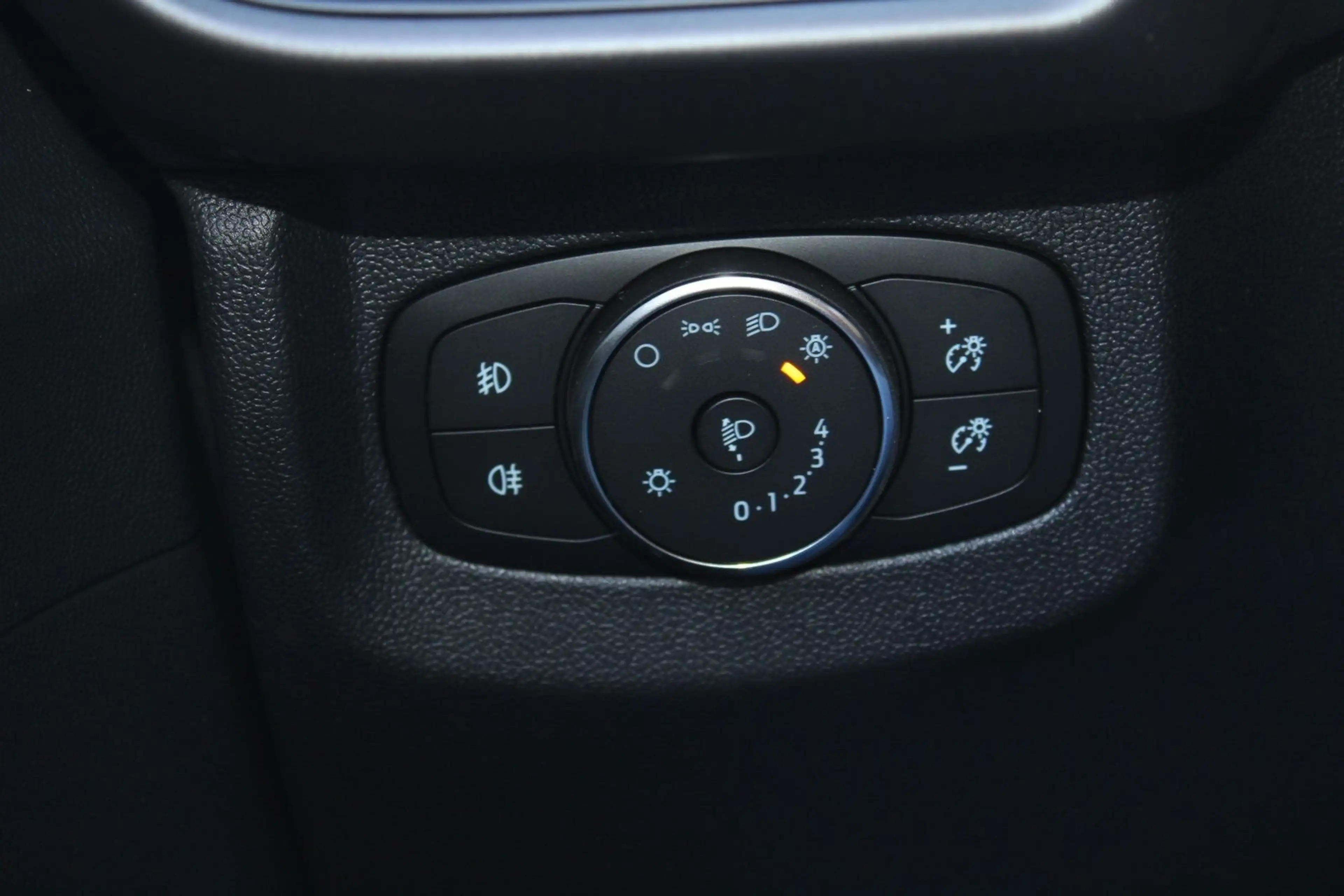 Ford Tourneo Courier Titanium Automatik - Winter-Pake — photo 14