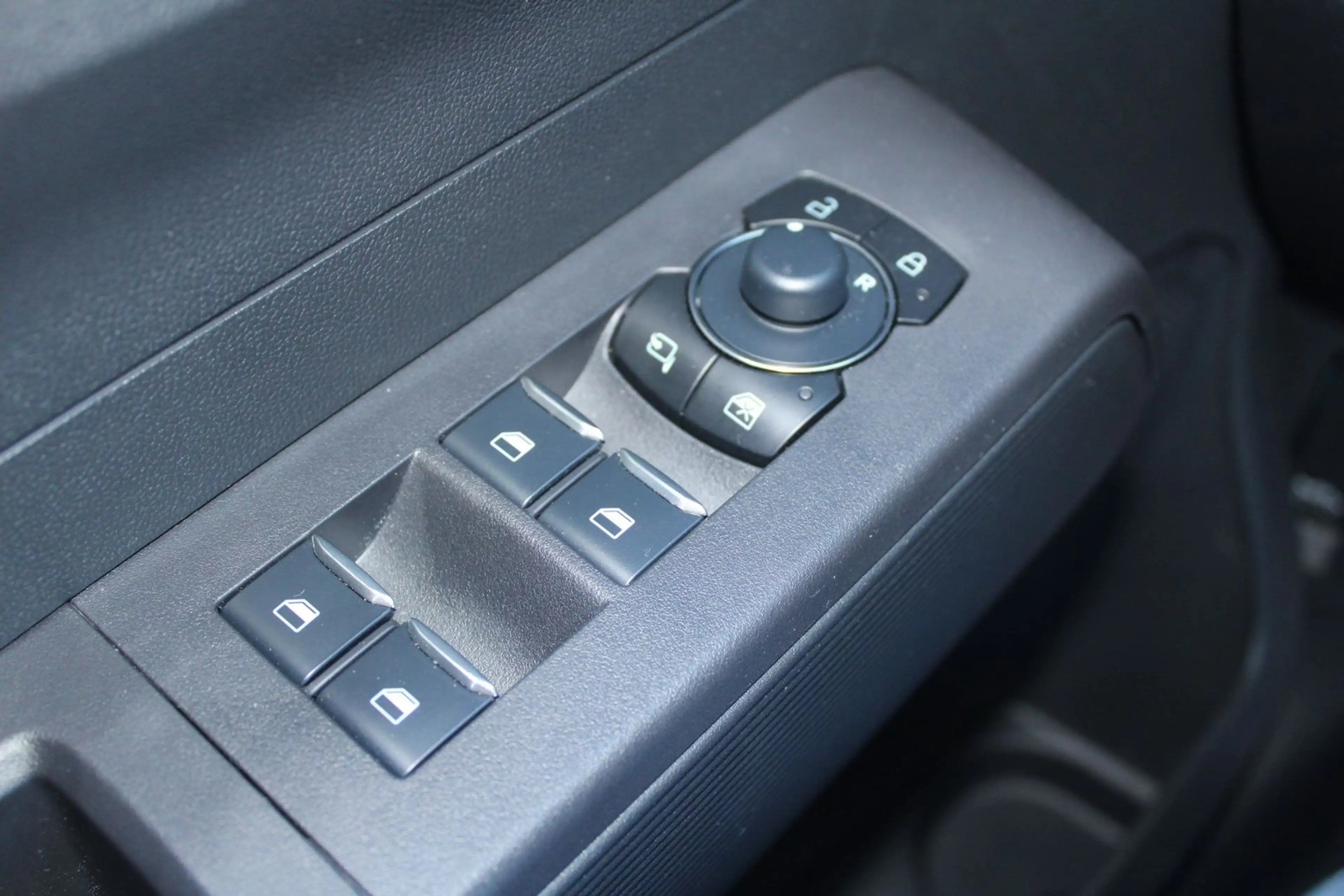 Ford Tourneo Courier Titanium Automatik - Winter-Pake — photo 15