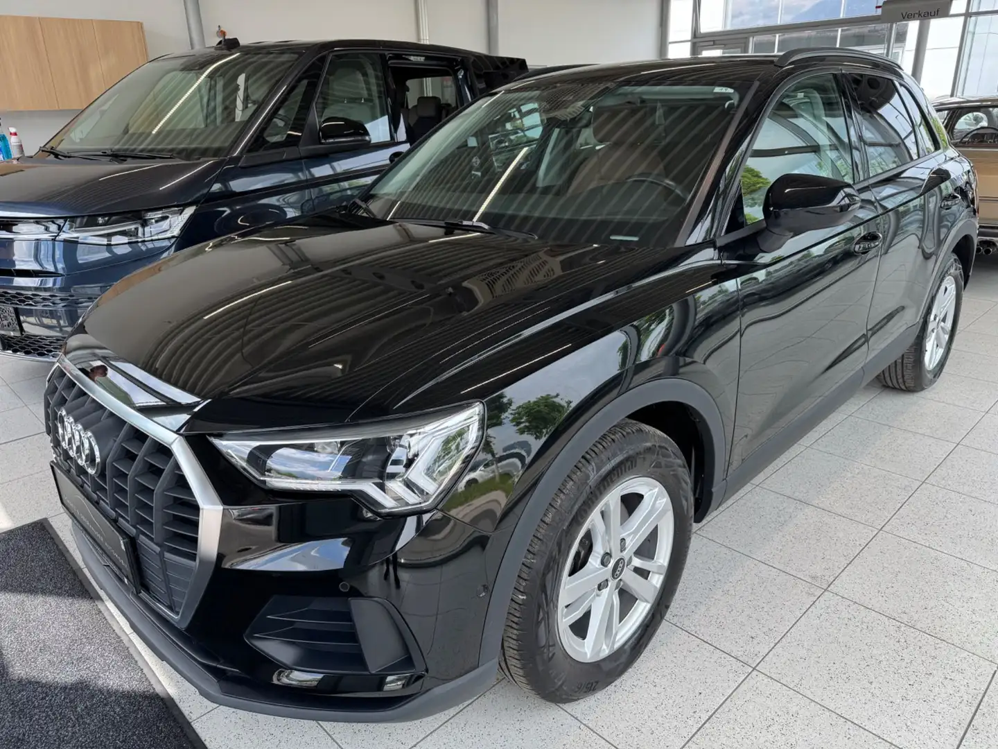 Audi Q3 35 TDI quattro Automatik Intense Schwarz - 1