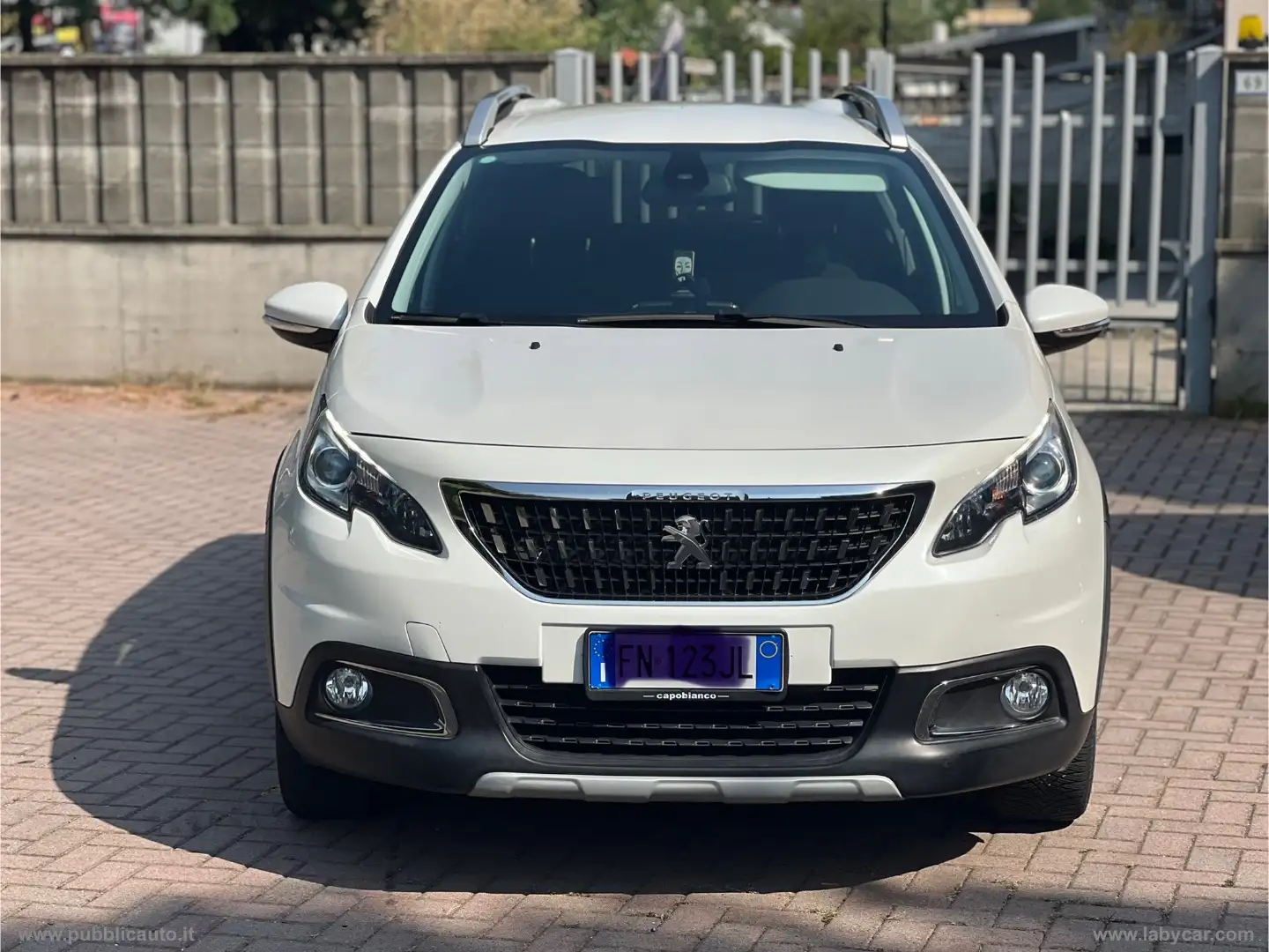 Peugeot 2008 BlueHDi 100 Black Matt Blanc - 2