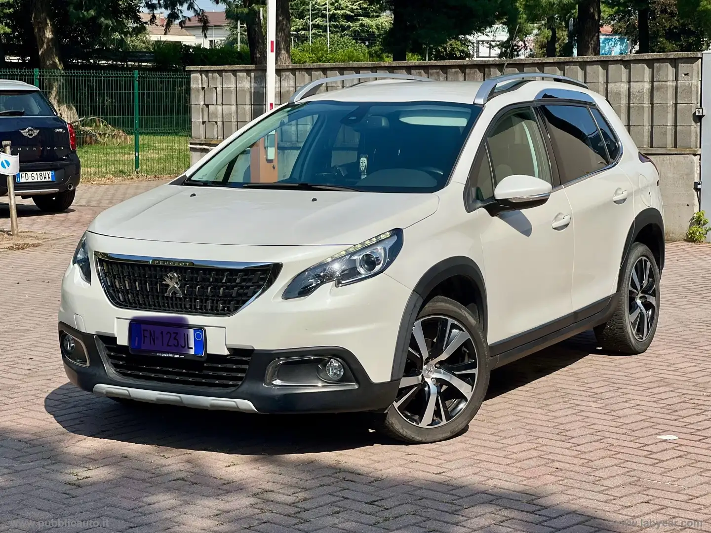 Peugeot 2008 BlueHDi 100 Black Matt Blanc - 1