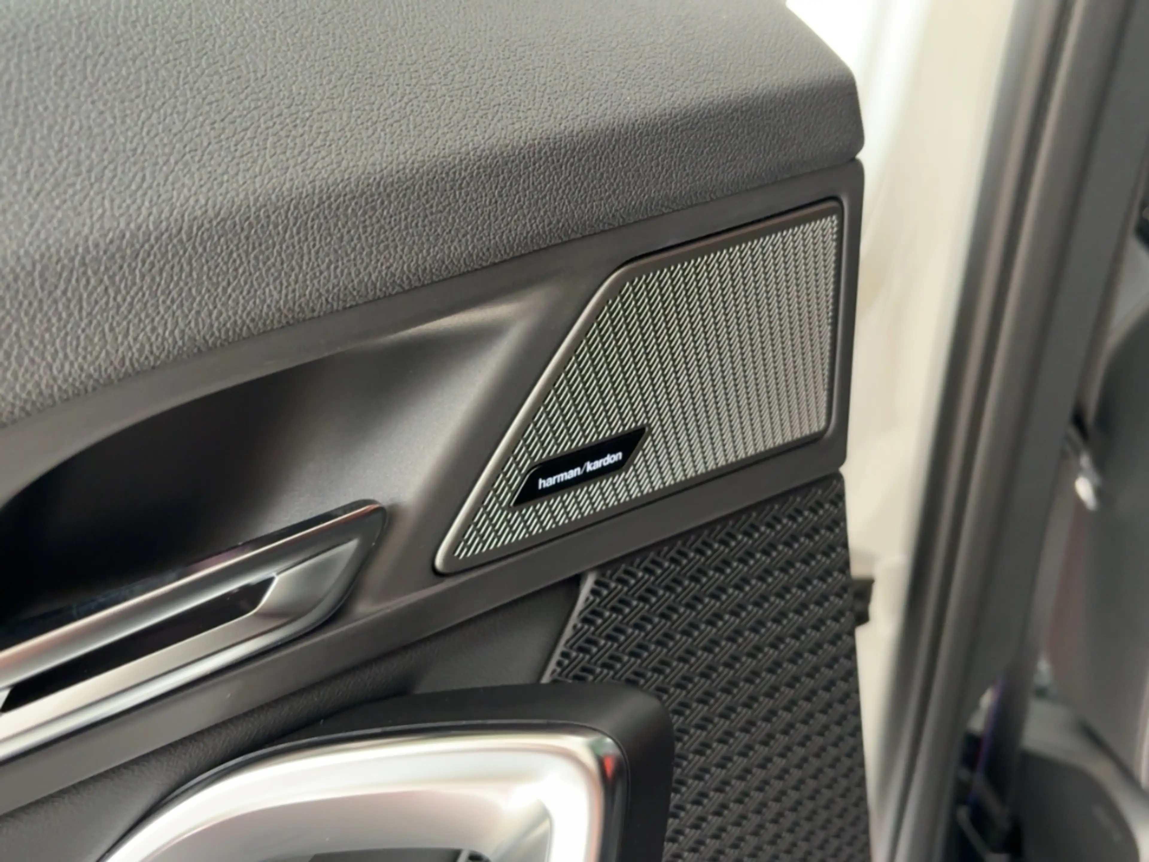BMW X2 sDrive20i Sportpaket AD El. Panodach Navi Digitale — photo 14
