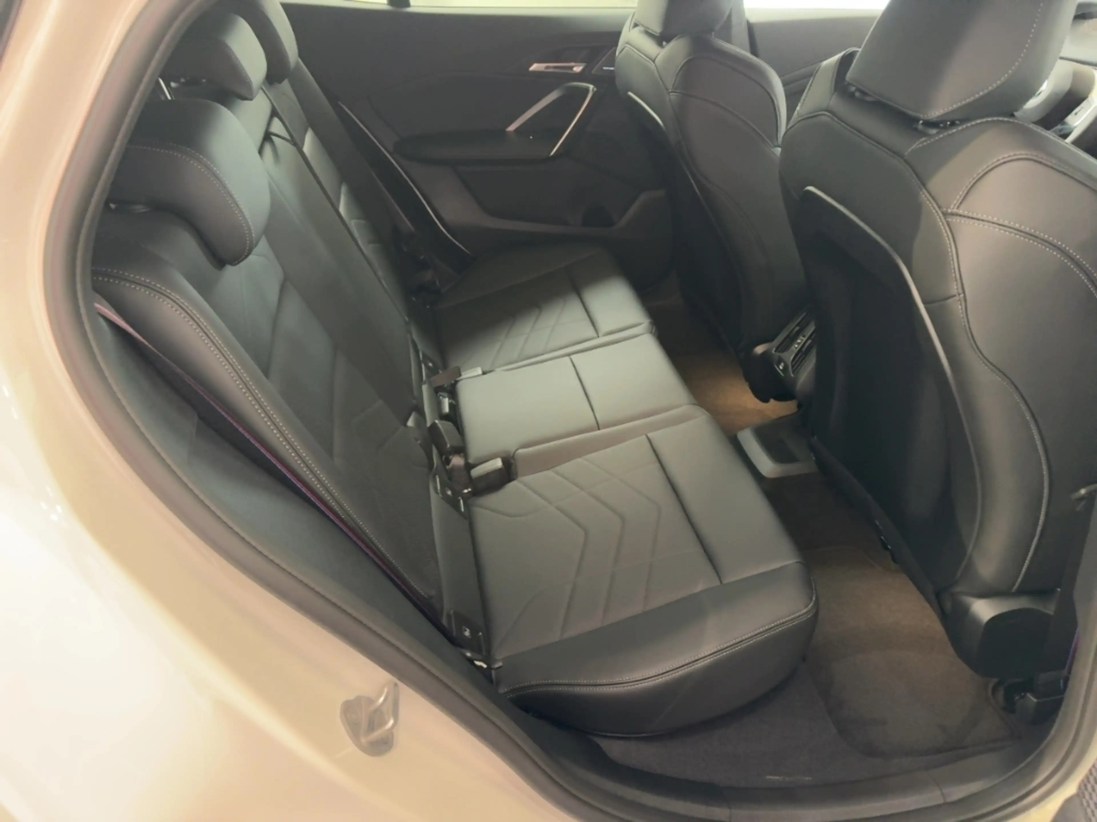 BMW X2 sDrive20i Sportpaket AD El. Panodach Navi Digitale — photo 7