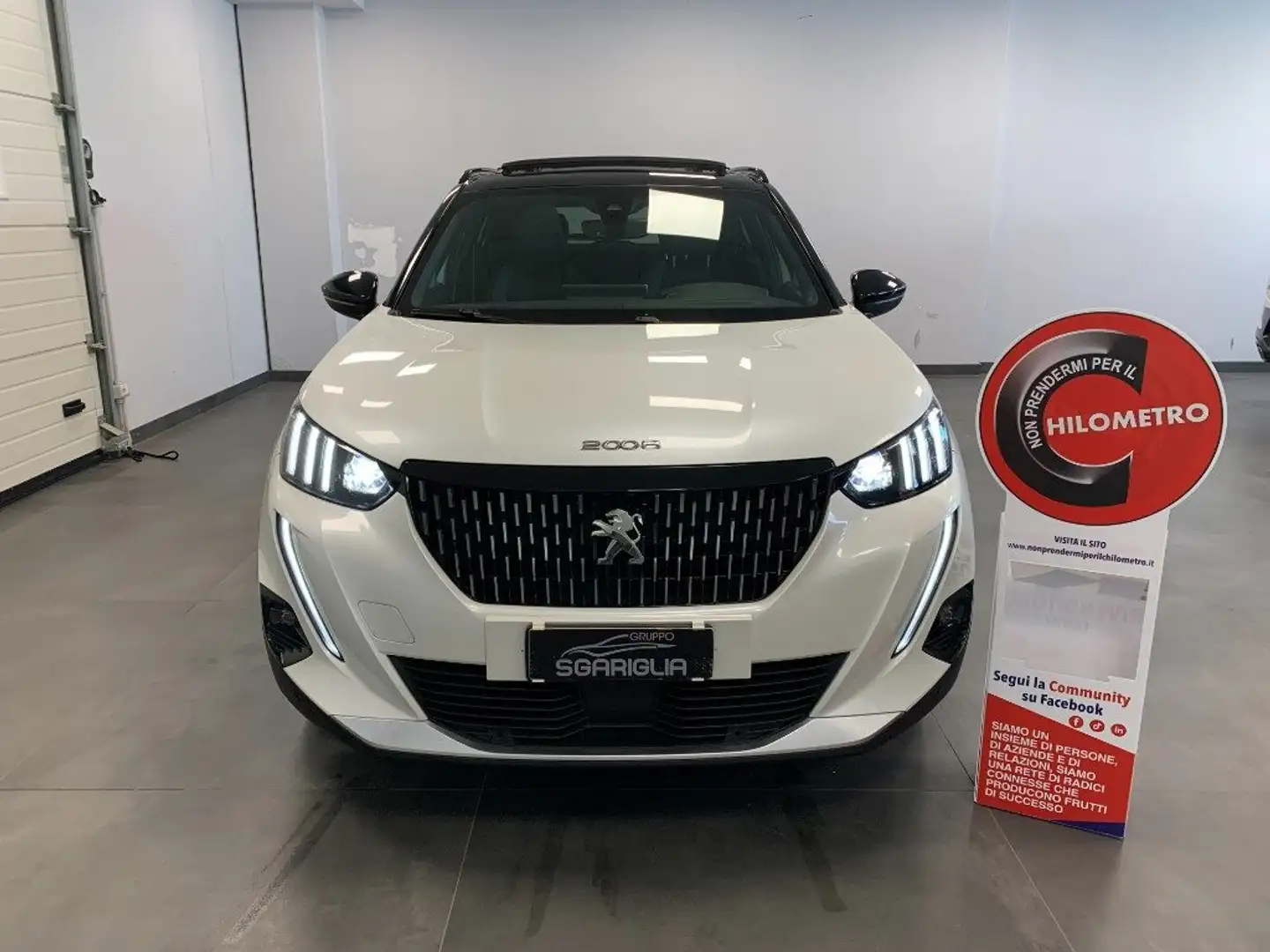 Peugeot 2008 Tetto Apribile EAT8 GT Line 1.5 BlueHDi Blanc - 2