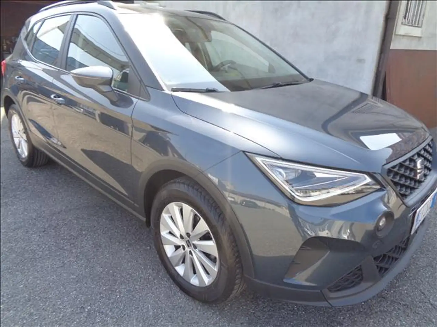SEAT Arona 1.0 TGI STYLE 90 CV NAVIGATORE CARPLAY Grau - 2
