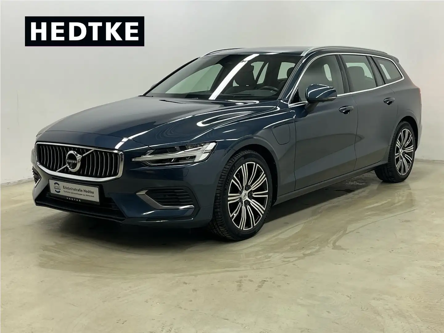 Volvo V60 T6 Recharge AWD Inscription 18"+AHK+B&W+HUD Blauw - 1