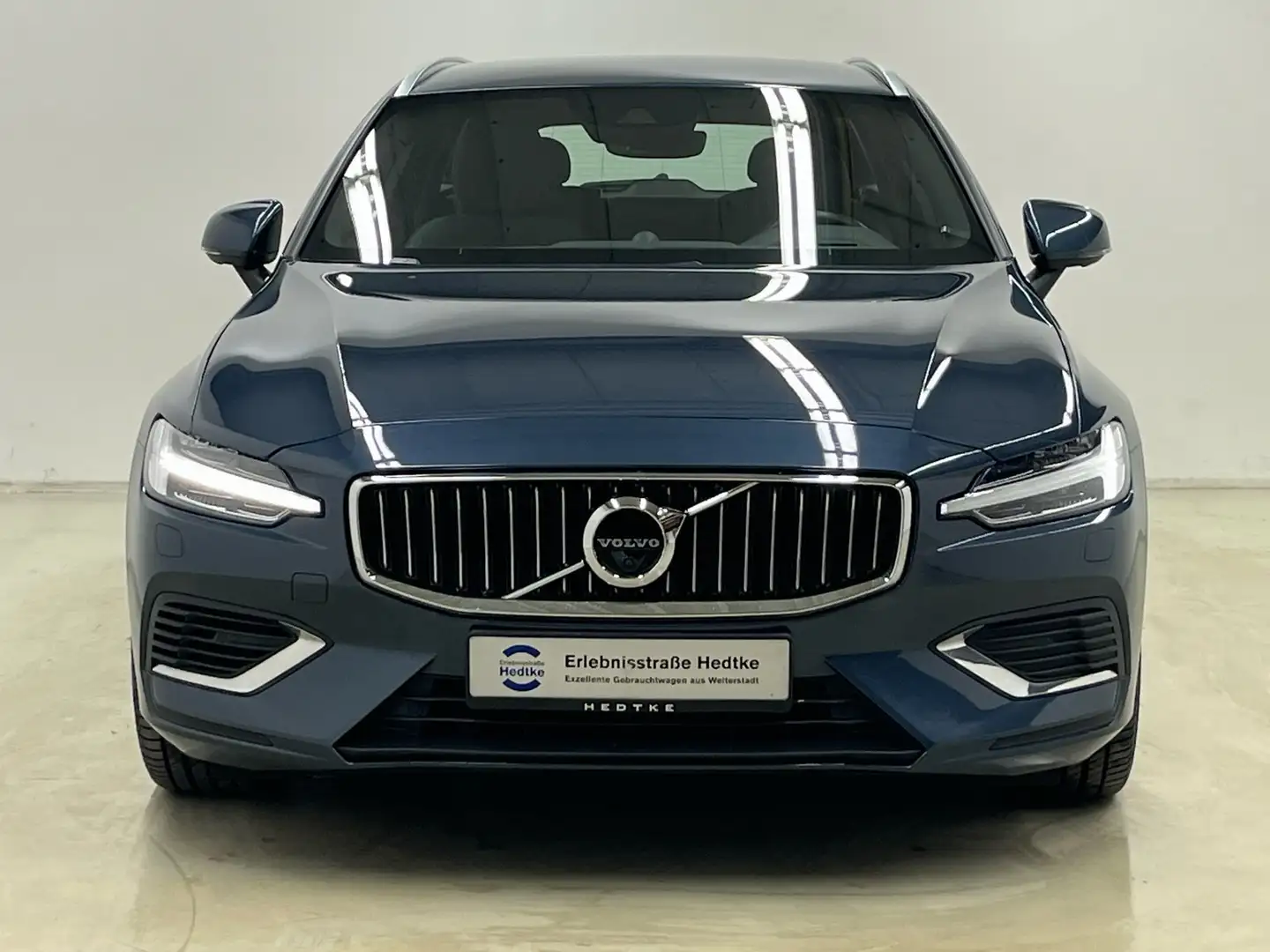 Volvo V60 T6 Recharge AWD Inscription 18"+AHK+B&W+HUD Blauw - 2