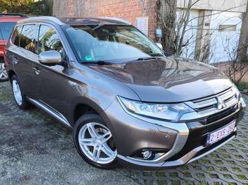 Outlander 2.0 4WD Plug-In Hybrid