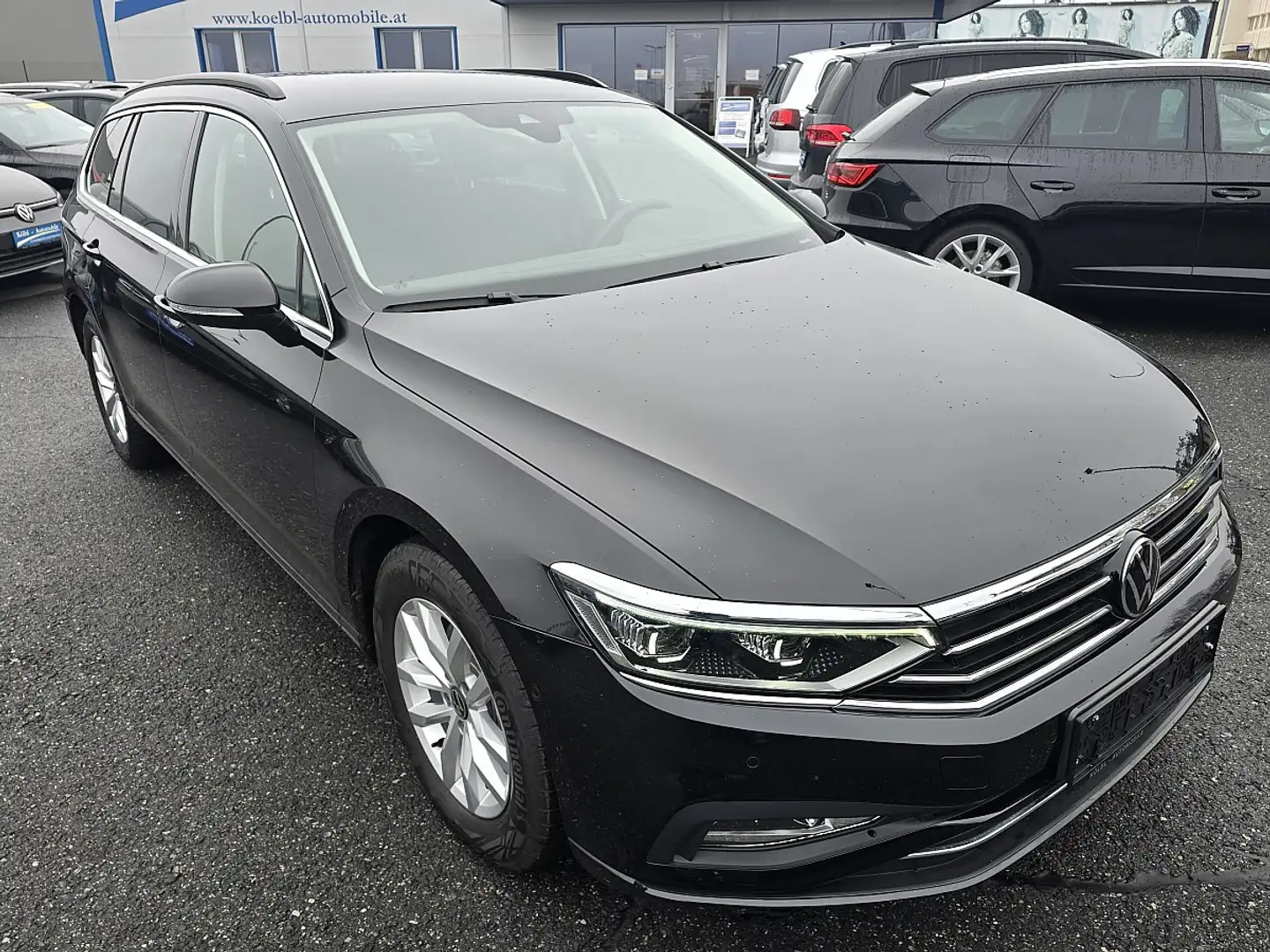 Volkswagen Passat Variant Business 2,0 SCR TDI DSG Noir - 1