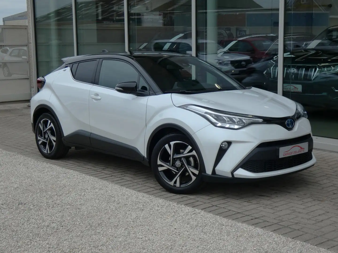 Toyota C-HR 1.8i HYBRID C-Lub +TREKHAAK+GPS+Dodehoek+Carplay Wit - 2