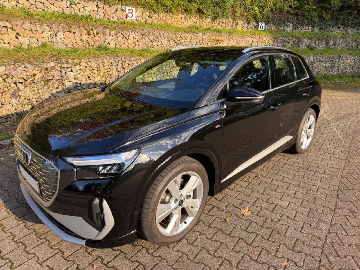 Audi Q4 e-tron 40 e-tron AHK / Kamera Schwarz - 2