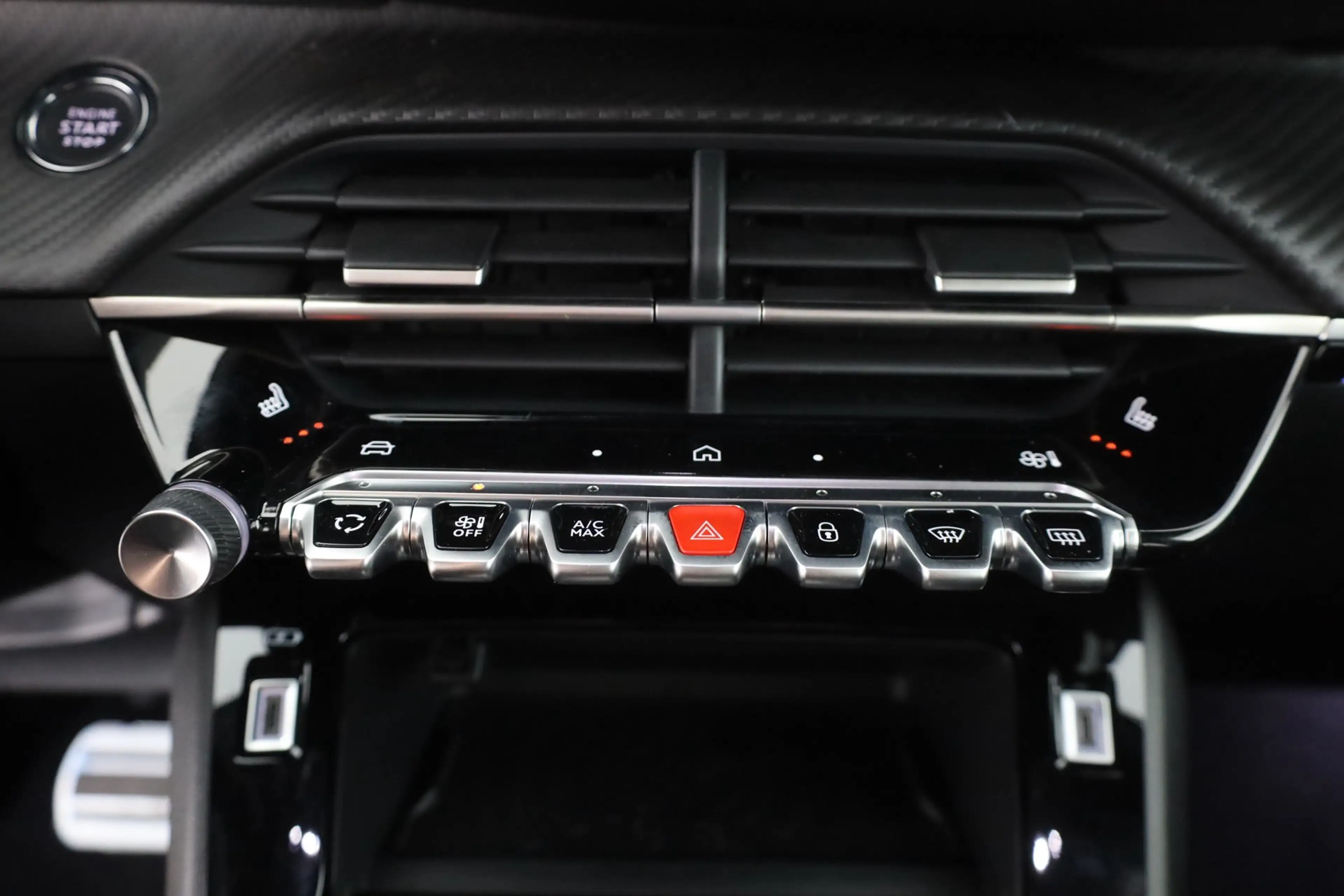 Peugeot 2008 GT 1.2 Hybrid 145 Aut. LED ACC Navi — photo 12