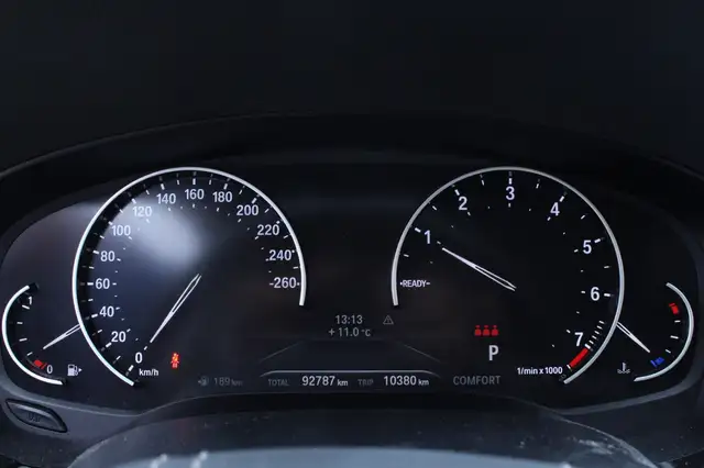 BMW 5 Series view 13