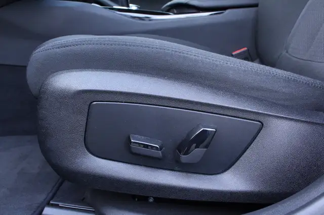 BMW 5 Series view 14