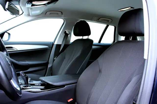 BMW 5 Series view 11
