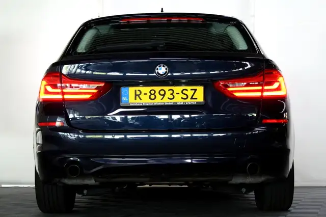 BMW 5 Series view 6