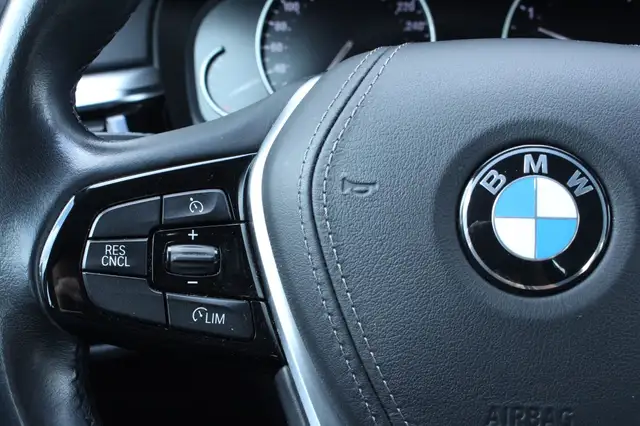 BMW 5 Series view 15