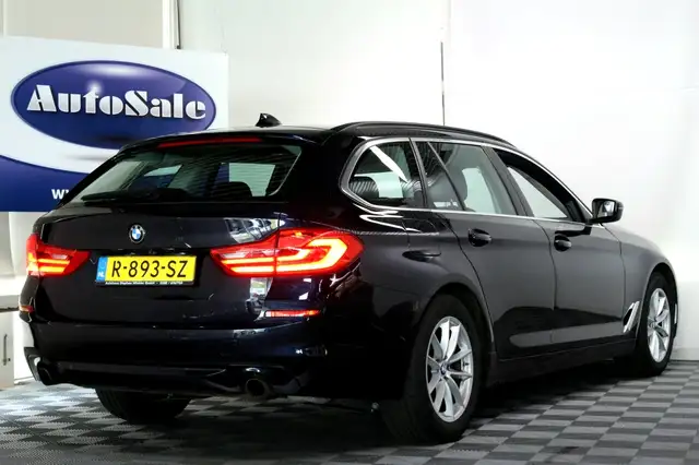 BMW 5 Series view 3