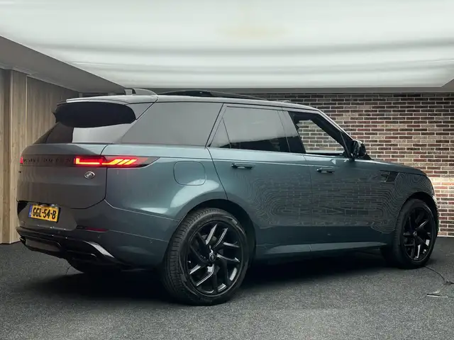Land Rover Range Rover Sport view 2