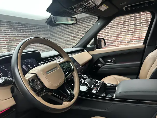 Land Rover Range Rover Sport view 3
