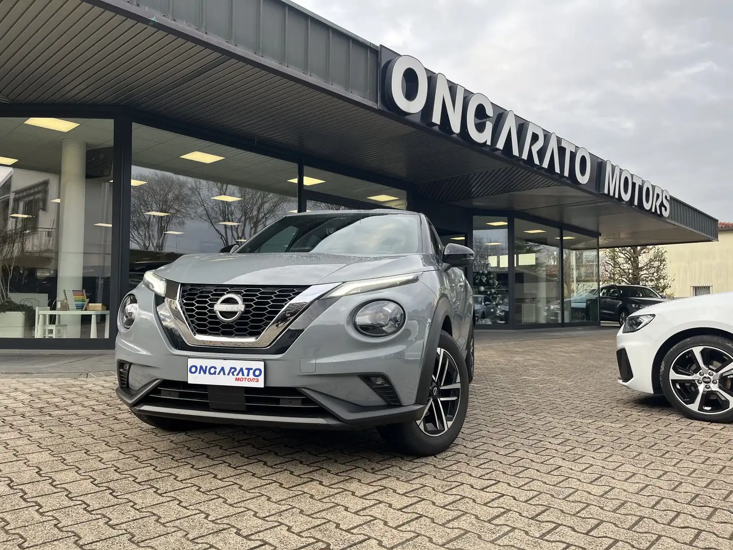 Nissan Juke Juke 1.0 DIG-T 114 CV N-Connecta #Vari.Colori Grigio - 1