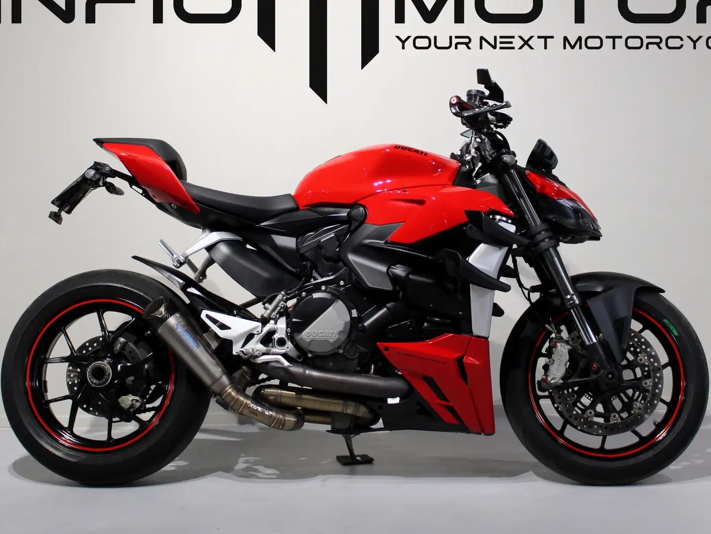 Ducati Streetfighter V2 - 1