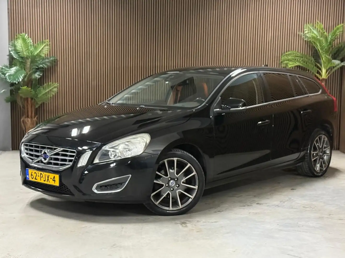 Volvo V60 1.6 T4 Noir - 1