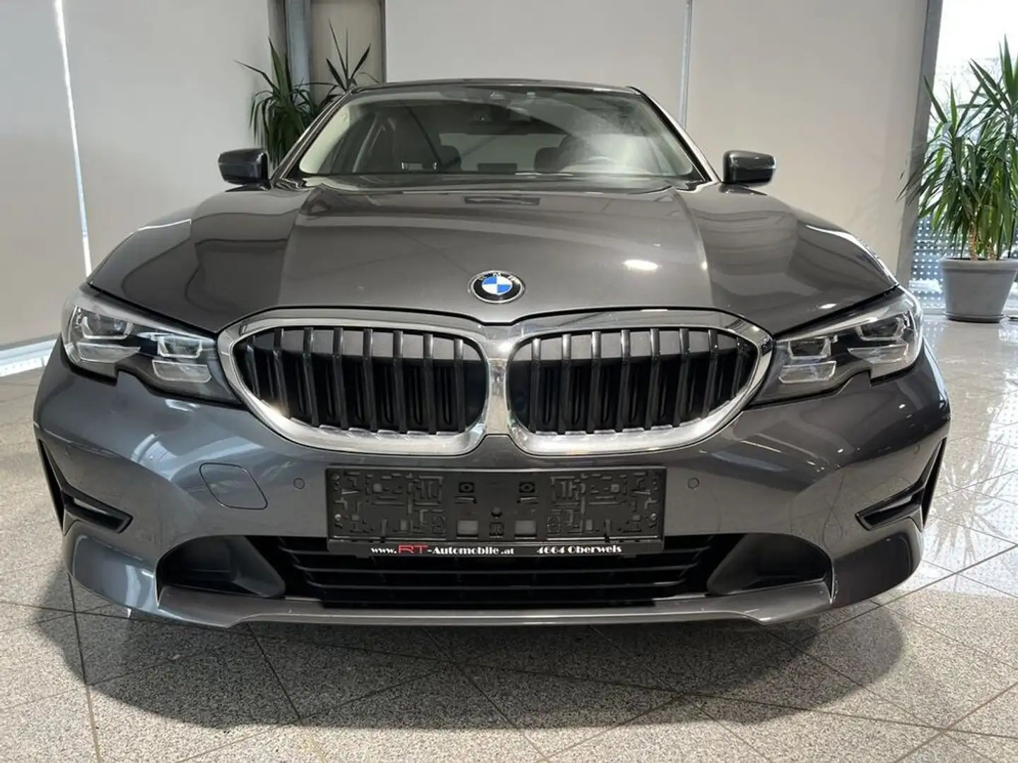BMW 318 d Advantage ''LED, AHK'' siva - 2