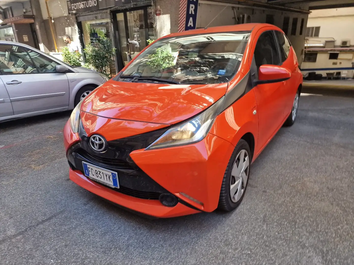 Toyota Aygo X 1.0 benzina EURO 6 ok neopatentati Oranžová - 1