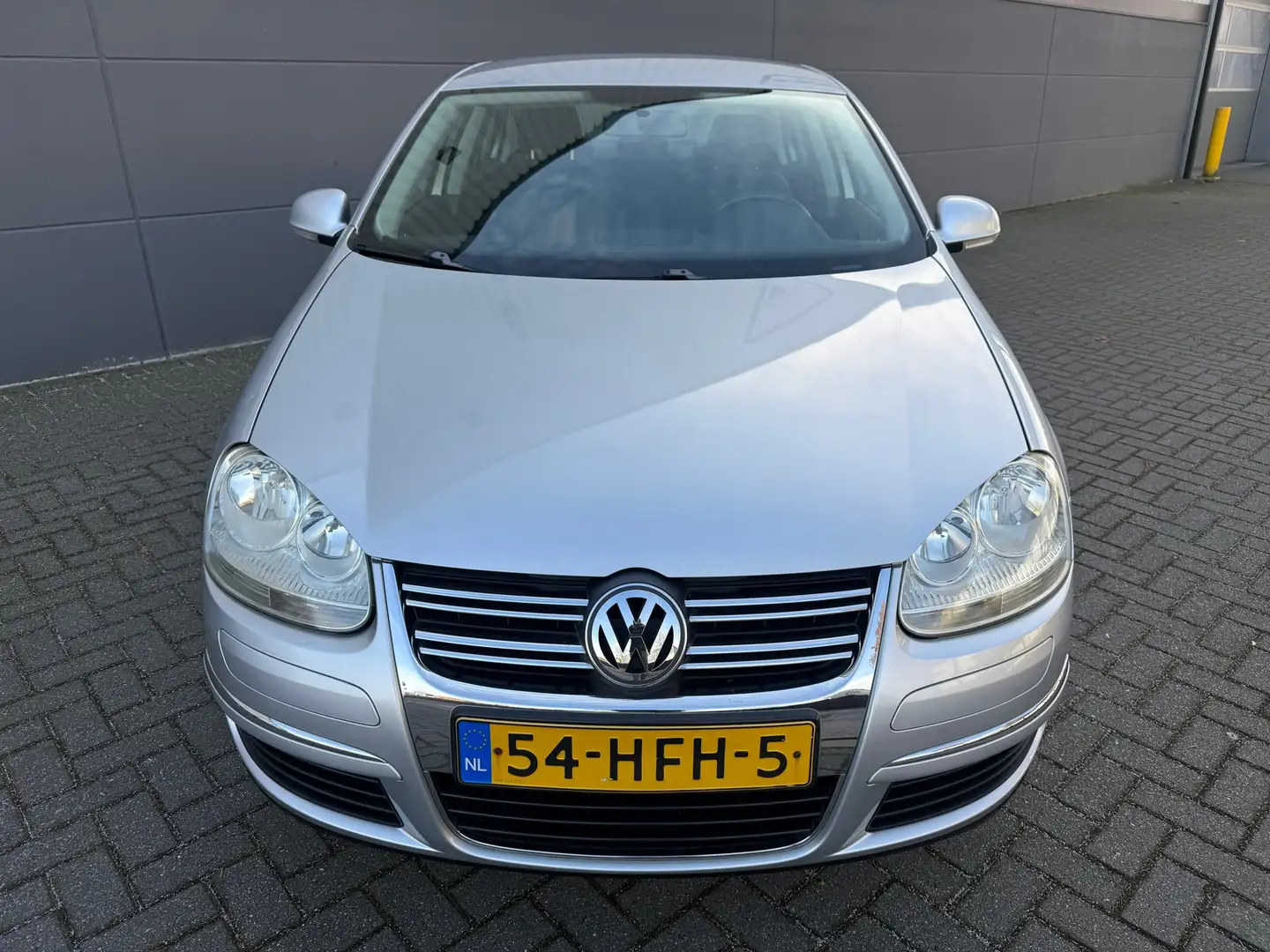 Volkswagen Jetta 1.6 Comfortline*AIRCO*APK*NAP*CRUISE*TERKHAAK Grijs - 2