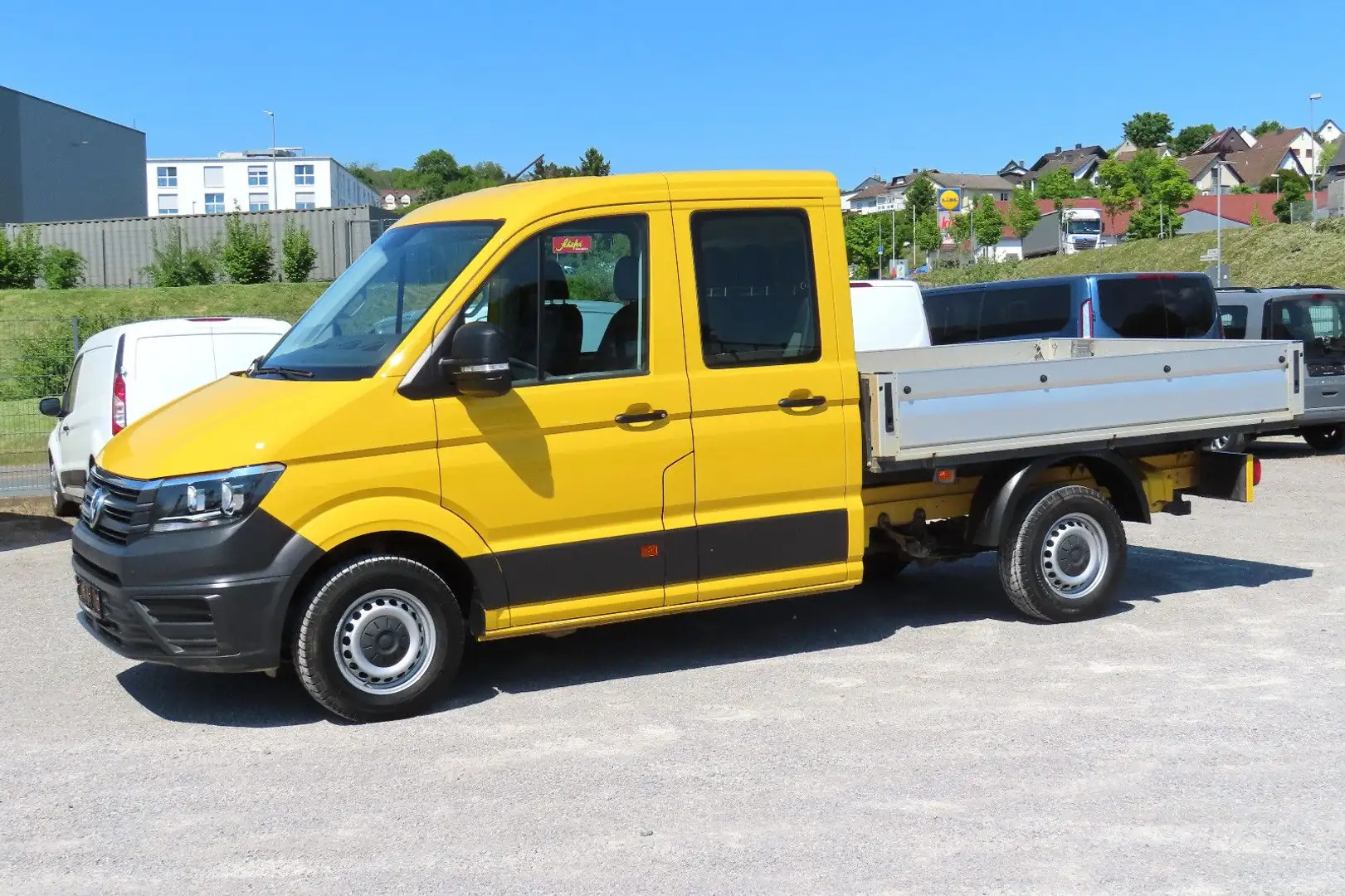 Volkswagen Crafter Pritsche DoKa 4x4 Aut Navi Standheiz AHK Yellow - 2