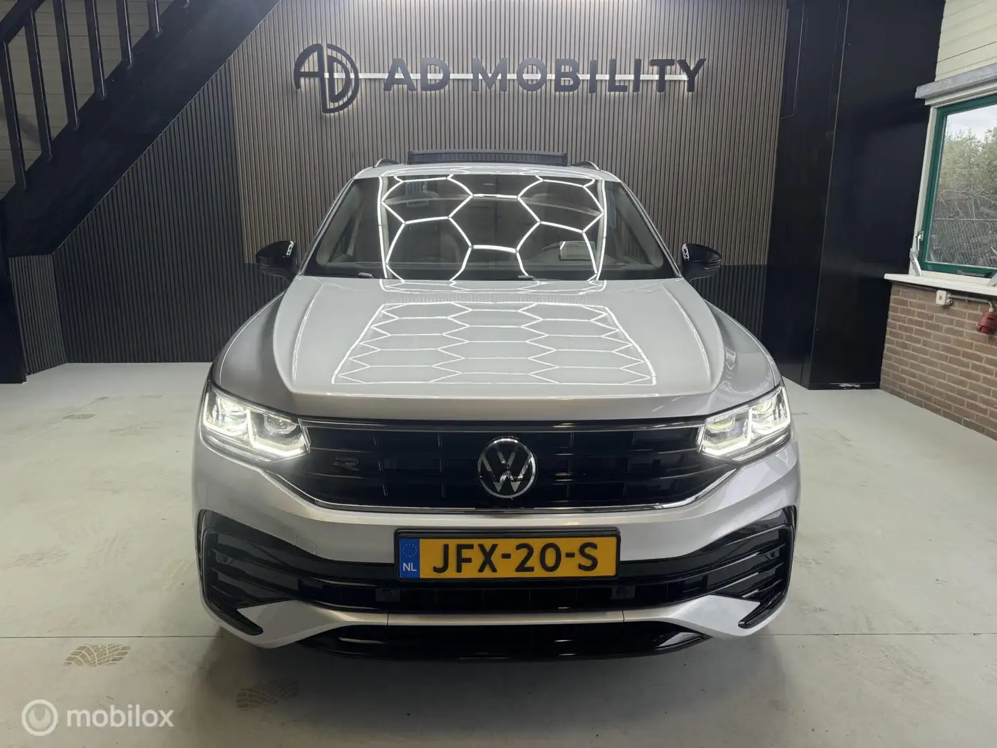 Volkswagen Tiguan 1.4 TSI eHybrid R-Line Business PANO, VOLL Grijs - 2