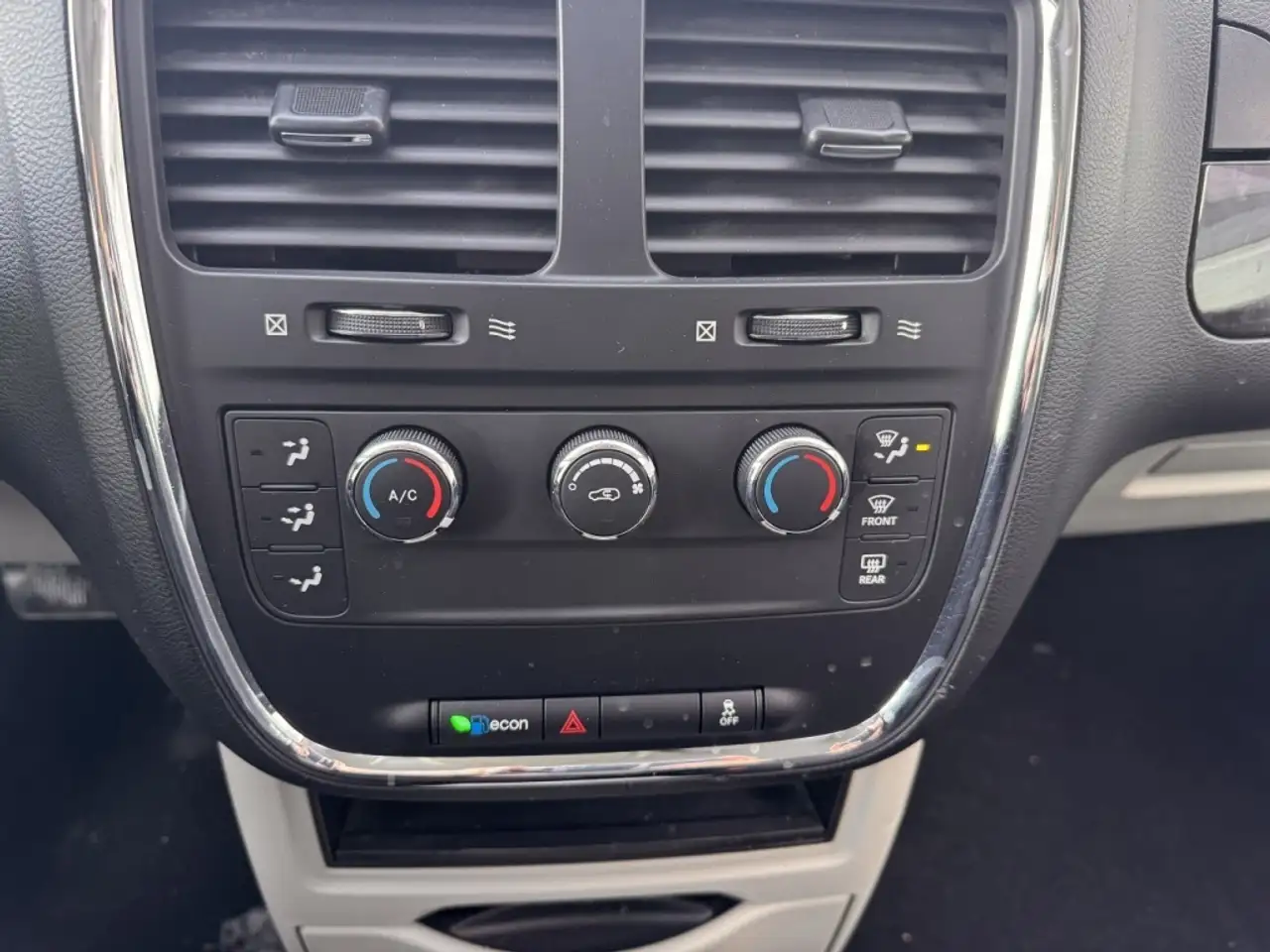 Dodge Grand Caravan снимка Dodge Grand Caravan