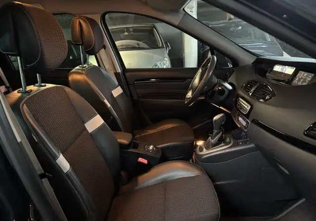 Renault Grand Scenic view 9