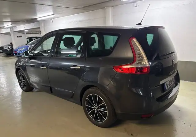 Renault Grand Scenic view 3
