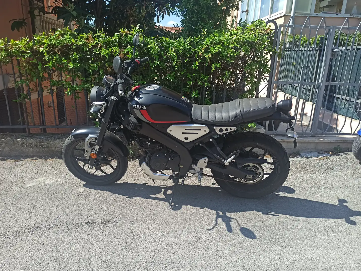 Yamaha XSR 125 Noir - 1