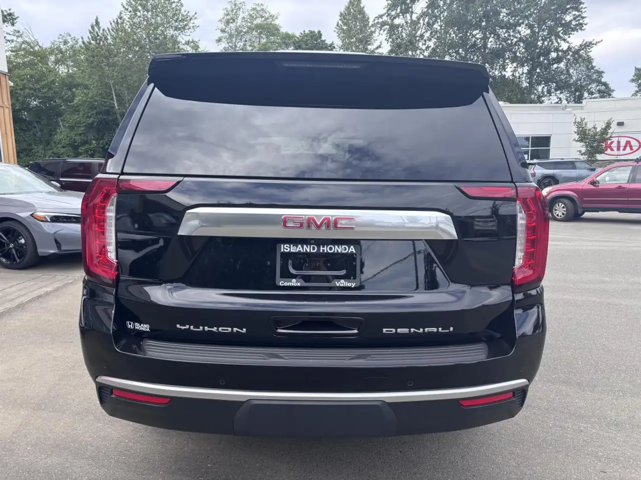 GMC Yukon снимка GMC Yukon