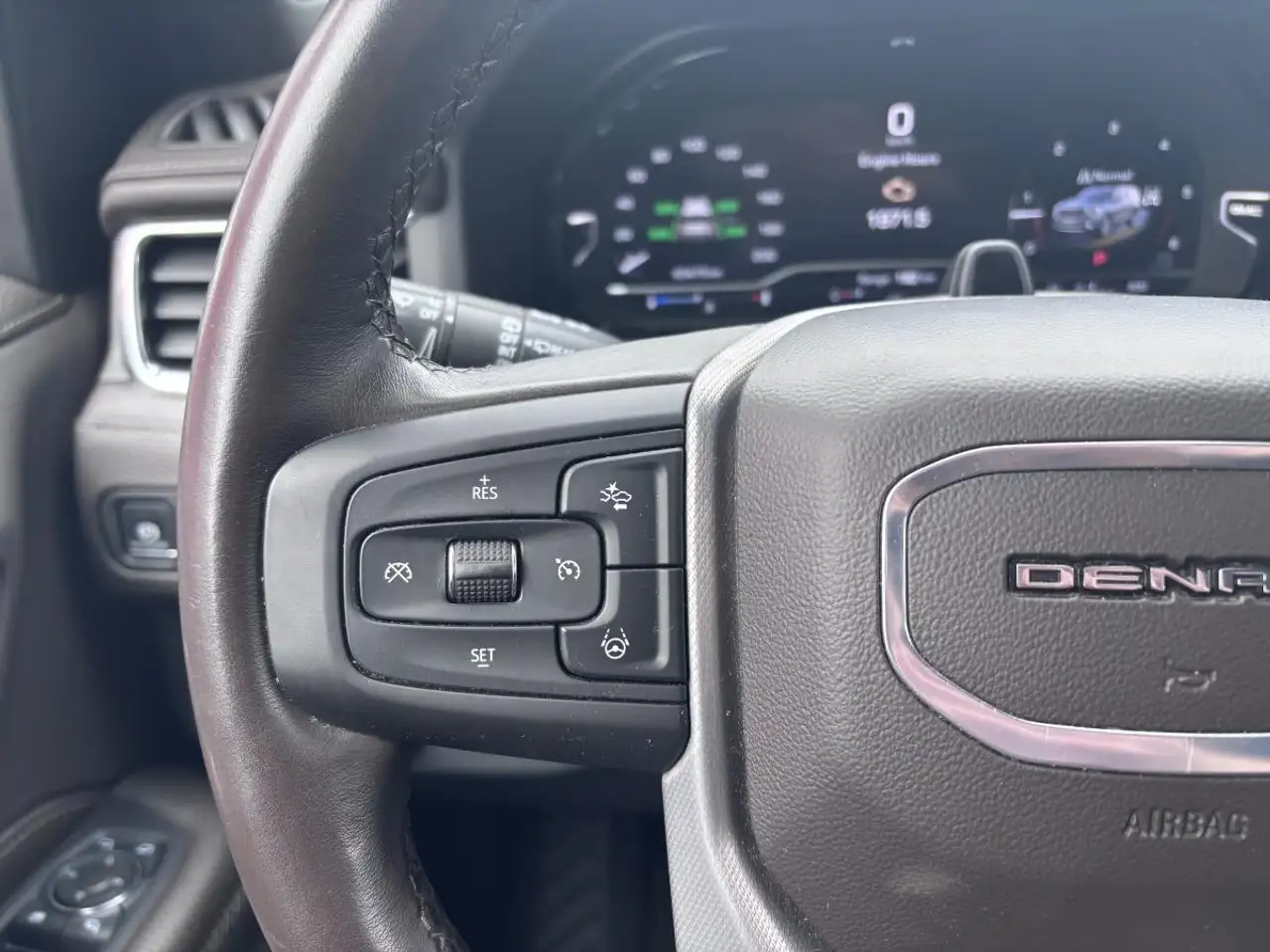 GMC Yukon снимка GMC Yukon