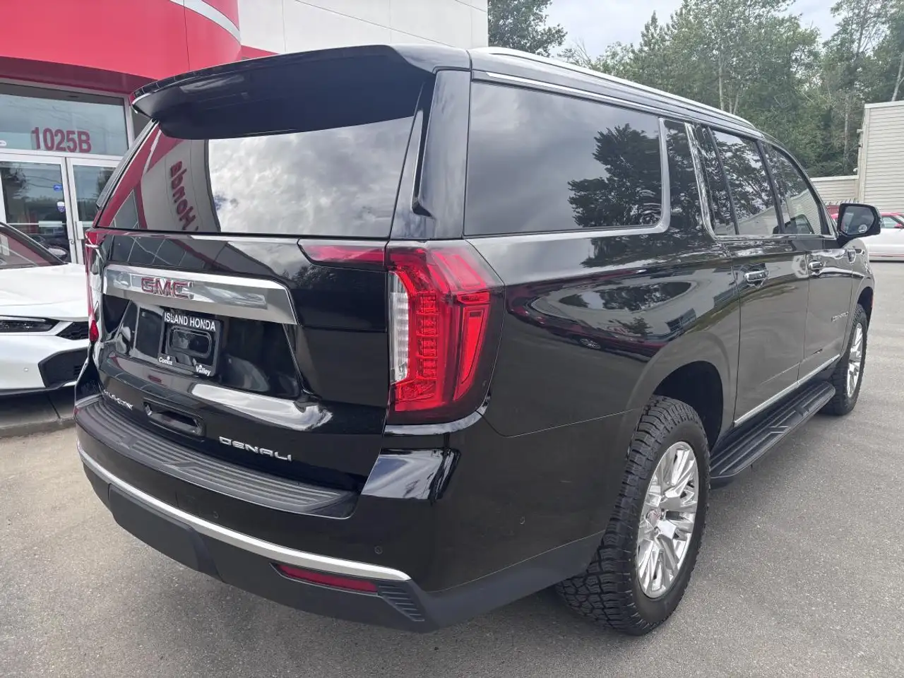 GMC Yukon снимка GMC Yukon
