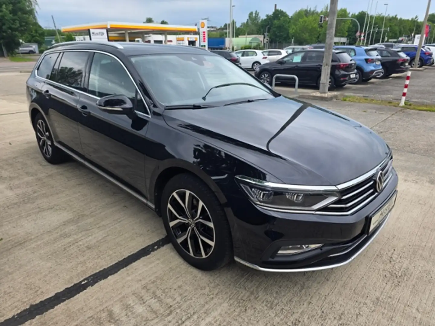 Volkswagen Passat Variant Elegance 2.0 TDI DSG *MATRIX,ACC,AHK,,APP* Zwart - 2