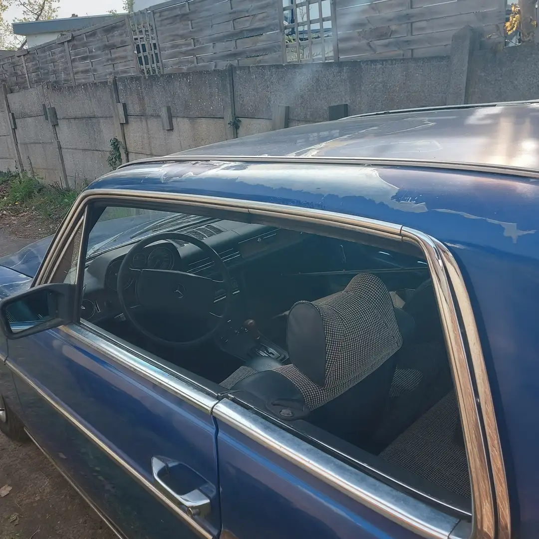 Mercedes-Benz 250 250 c W114 - 2